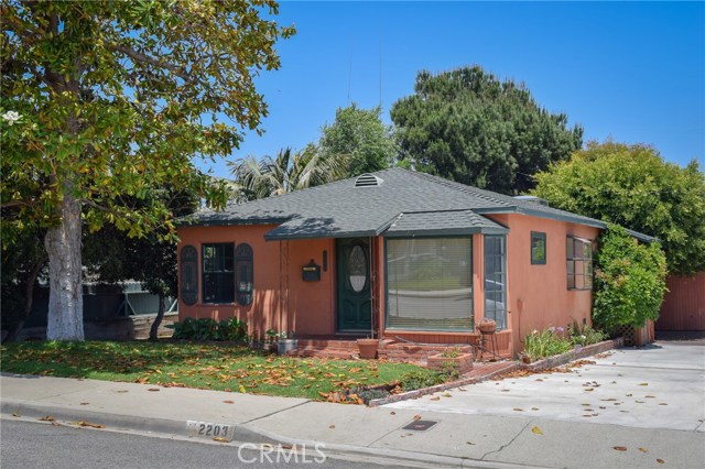 2203 Graham Avenue, Redondo Beach, California 90278, 2 Bedrooms Bedrooms, ,1 BathroomBathrooms,Residential,Sold,Graham,SB18146559