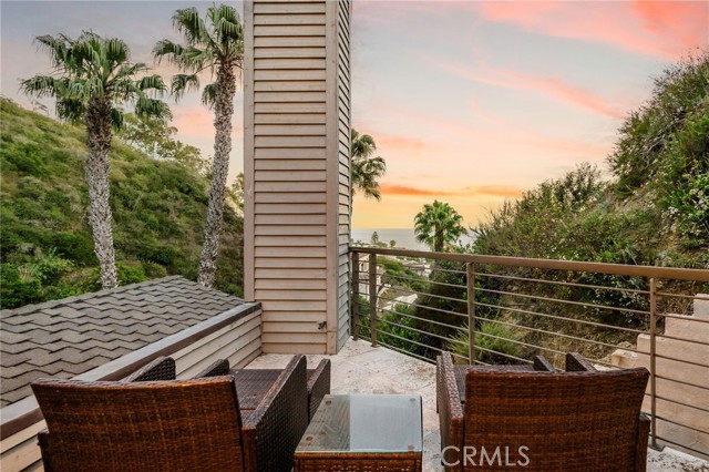 426 Nyes Place, Laguna Beach CA: https://media.crmls.org/medias/89bfc553-d88a-4a02-a342-420ceeb5b973.jpg