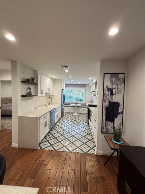 5533 Edward E Horton Lane, Encino CA: https://media.crmls.org/medias/89bfcb91-4b76-4efe-8405-a8e1a0ca8e83.jpg