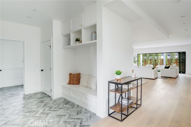 Detail Gallery Image 5 of 40 For 7734 Agnew Ave, Los Angeles,  CA 90045 - 4 Beds | 4/1 Baths