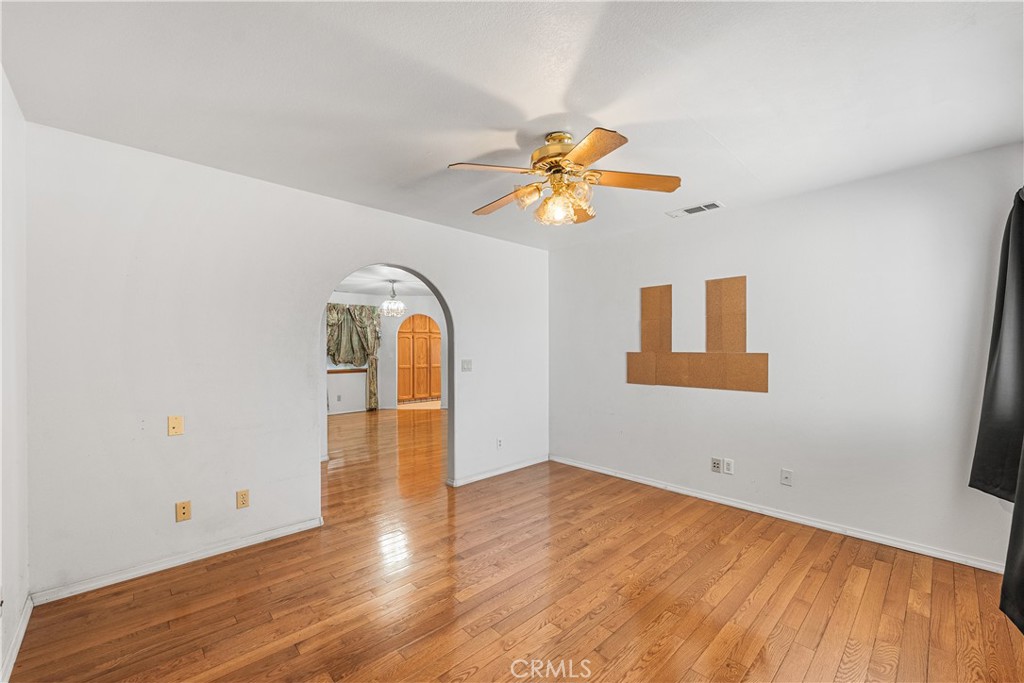 https://media.crmls.org/medias/89c0a4ab-f48c-4db4-8b11-881187edc1ba.jpg?preset=X-Large