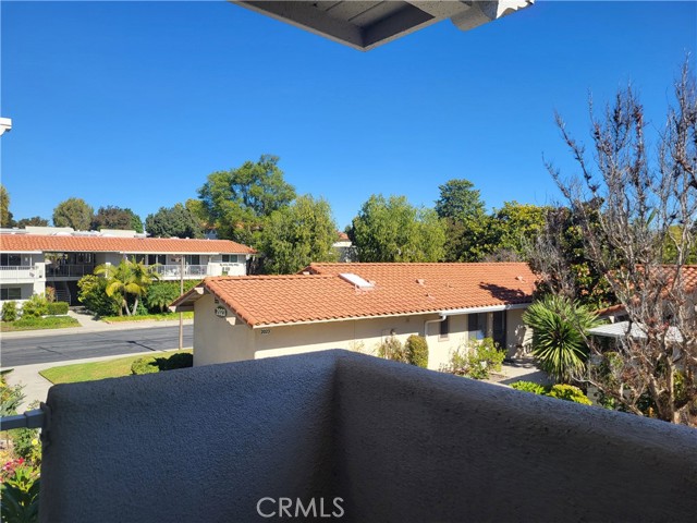 Detail Gallery Image 4 of 17 For 2022 via Mariposa East #C,  Laguna Woods,  CA 92637 - 2 Beds | 2 Baths