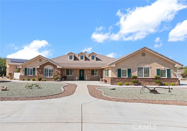 Detail Gallery Image 1 of 73 For 14260 Chinook Rd, Apple Valley,  CA 92307 - 5 Beds | 5/3 Baths