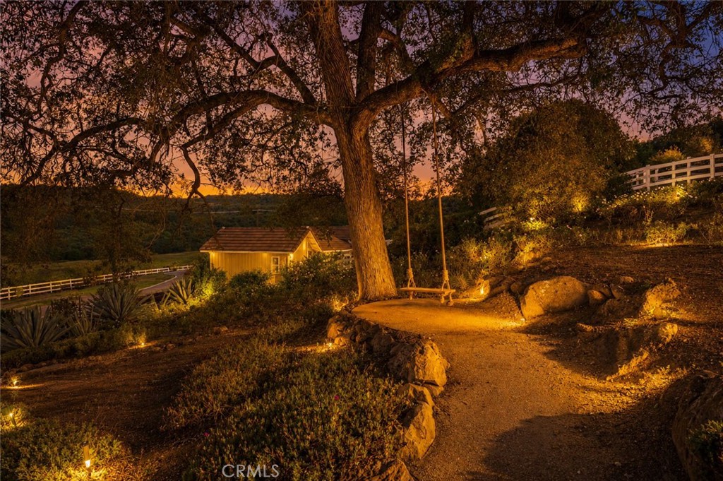 https://media.crmls.org/medias/89c23404-84ab-4e48-ab04-1286db9e865a.jpg?preset=X-Large