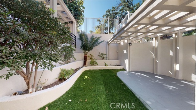22500 N Summit Ridge Circle, Chatsworth CA: https://media.crmls.org/medias/89c25dda-1187-49fc-a104-a661e5eae868.jpg