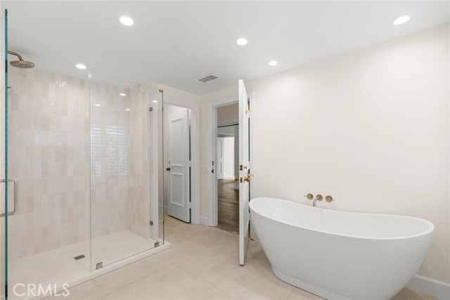 4519 Camden Drive, Corona del Mar CA: https://media.crmls.org/medias/89c2a268-14c4-41e7-8a30-63d79baab4a0.jpg