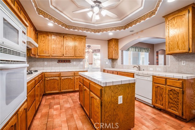 3400 Medallion Rose Avenue, Bakersfield CA: https://media.crmls.org/medias/89c34830-6926-40c2-b643-b91adeb9cb57.jpg