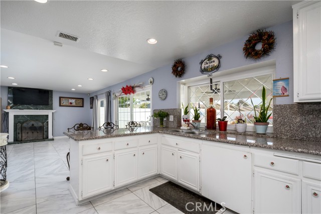 Detail Gallery Image 11 of 33 For 917 Brandywine Ln, Corona,  CA 92880 - 4 Beds | 2/1 Baths