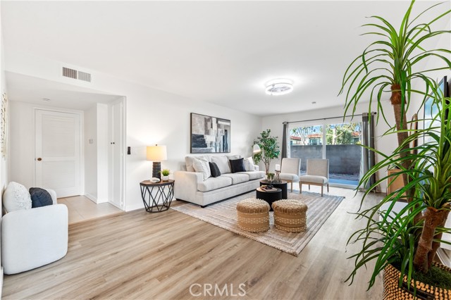 Image 3 of 62 For 6600 Warner  241