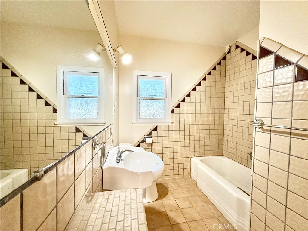 https://media.crmls.org/medias/89c55d15-866a-4c2e-95ce-b70d1c88f095.jpg?preset=X-Large
