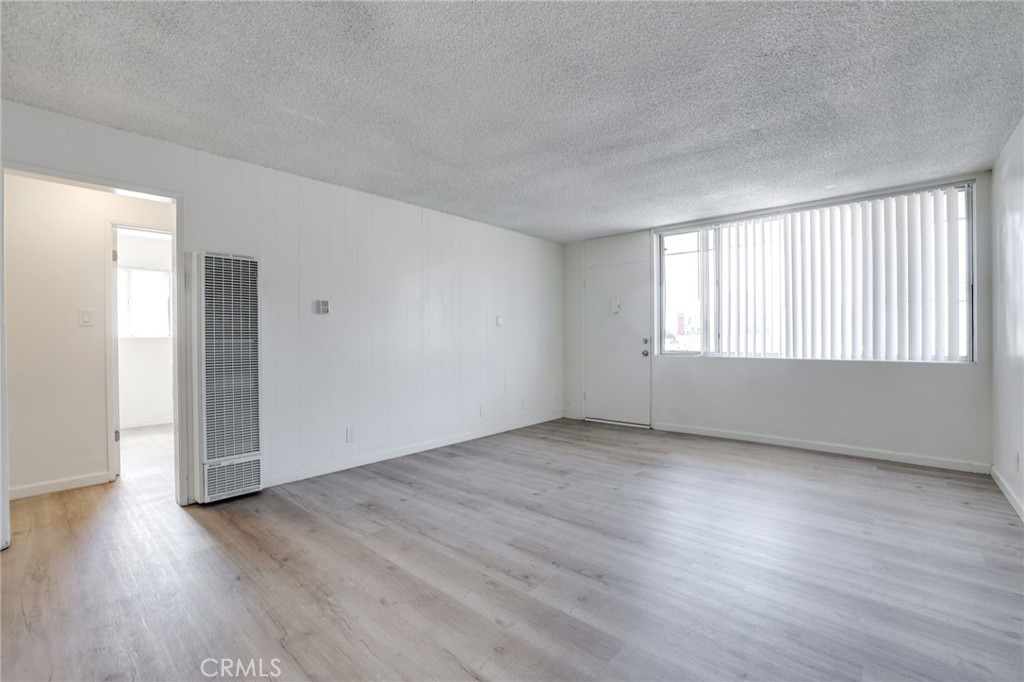 MLS #OC25280039 image #2