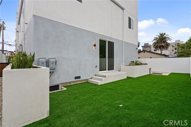 201 S Westlake Ave, Los Angeles CA: https://media.crmls.org/medias/89c63e33-a20f-41b5-abd2-658bf9e4c428.jpg