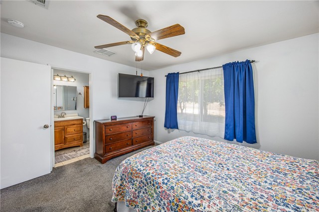 22818 Sitting Bull Road, Apple Valley CA: https://media.crmls.org/medias/89c69639-13bb-445b-999d-0a6afaa0042c.jpg