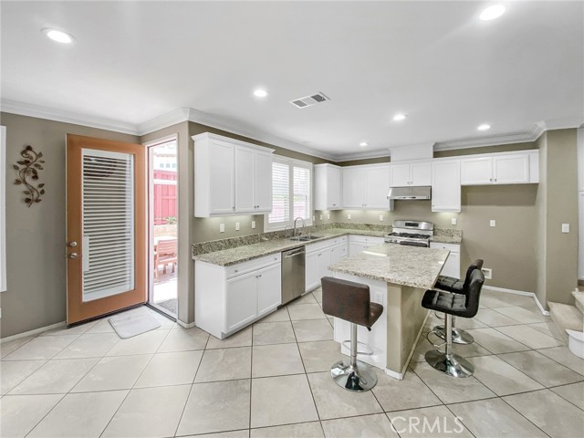 3318 Ridge Park Court, Long Beach CA: https://media.crmls.org/medias/89c6c46c-7f22-4a59-a3e0-ee0241fe4147.jpg