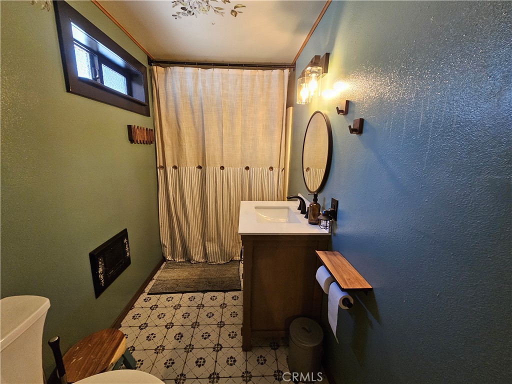 https://media.crmls.org/medias/89c6dc0b-4bf1-4f0e-b2dd-10560e759cd8.jpg?preset=X-Large
