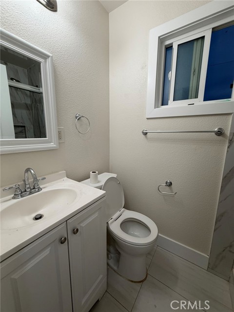 Detail Gallery Image 8 of 16 For 4721 W Oakfield Ave #1,  Santa Ana,  CA 92703 - 4 Beds | 2 Baths