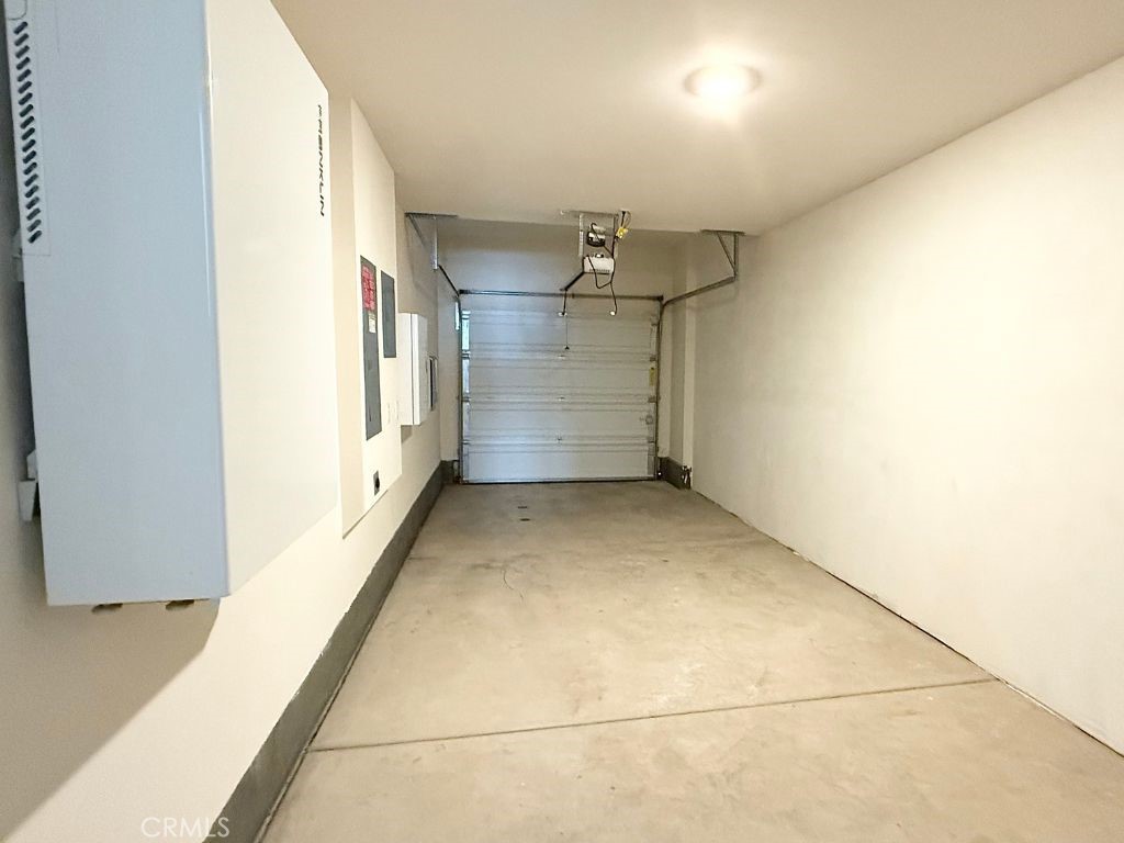 https://media.crmls.org/medias/89c8cb85-e694-4df6-8c9f-618b9b714057.jpg?preset=X-Large