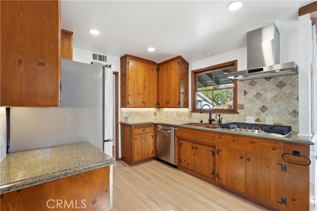 Detail Gallery Image 7 of 35 For 9207 Whitaker Ave, Northridge,  CA 91343 - 4 Beds | 2 Baths