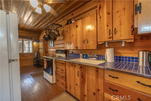 Detail Gallery Image 8 of 27 For 796 Silver Tip Dr, Big Bear Lake,  CA 92315 - 2 Beds | 2 Baths