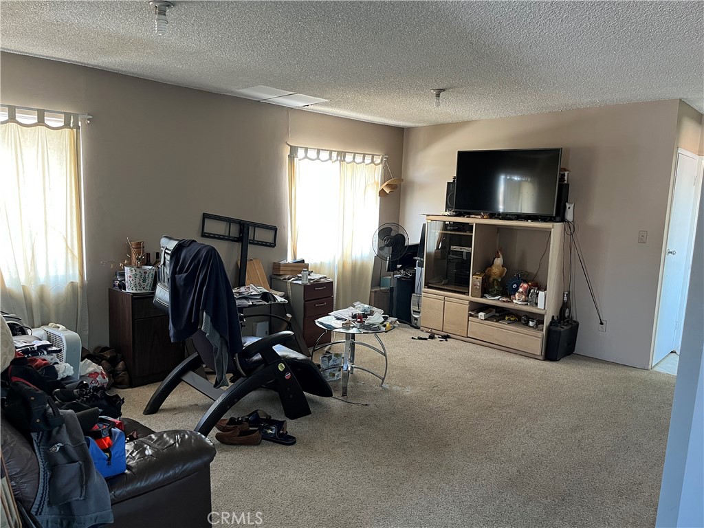 https://media.crmls.org/medias/89cab563-56dc-45a0-ad5f-76e3ba1c7e61.jpg?preset=X-Large