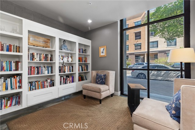 300 E 4th Street, Long Beach CA: https://media.crmls.org/medias/89cad55e-ce9a-4f05-9e69-e5535f41bdbe.jpg