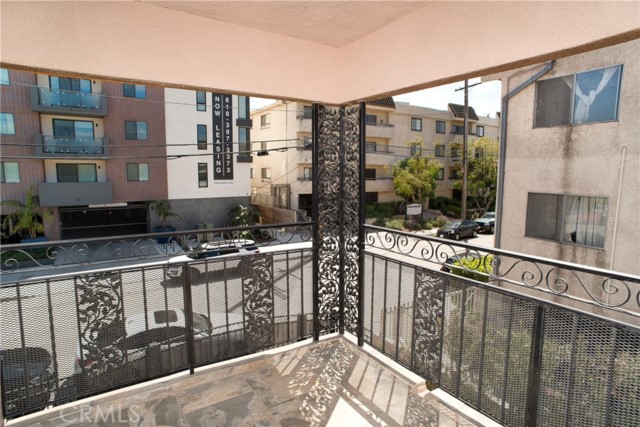 Detail Gallery Image 9 of 14 For 11265 Otsego St #1,  North Hollywood,  CA 91601 - 2 Beds | 1/1 Baths