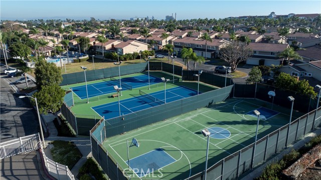 Detail Gallery Image 27 of 31 For 21066 Poolside, Huntington Beach,  CA 92648 - 2 Beds | 2/1 Baths