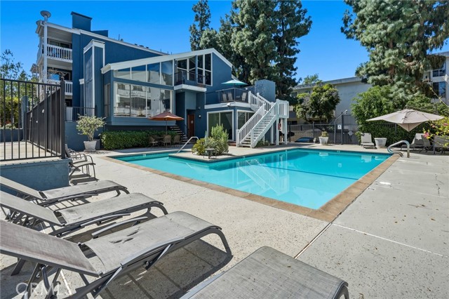 Detail Gallery Image 45 of 54 For 17711 Margate St #103,  Encino,  CA 91316 - 2 Beds | 1/1 Baths