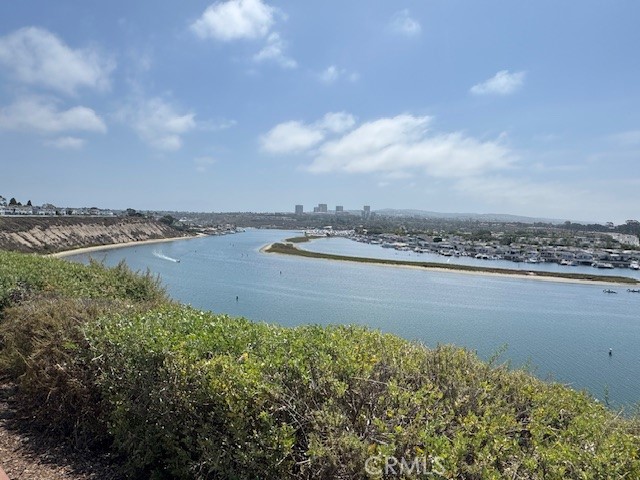 https://media.crmls.org/medias/89cccd43-38c5-4182-8124-1d2848fa5c99.jpg?preset=X-Large