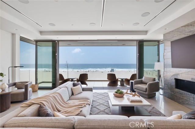 716 The Strand, Manhattan Beach CA: https://media.crmls.org/medias/89cd2831-c7ab-40ae-b6e7-e6c0531eb730.jpg