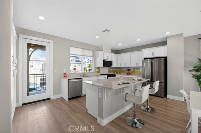 Detail Gallery Image 13 of 67 For 1303 Antonella, Hayward,  CA 94541 - 3 Beds | 3/1 Baths