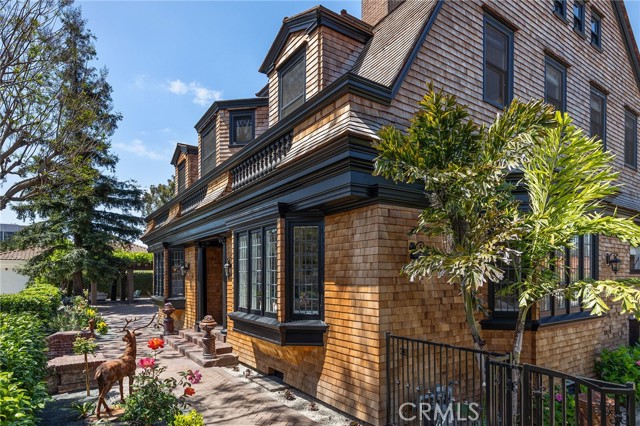 Detail Gallery Image 4 of 62 For 11 La Linda Dr, Long Beach,  CA 90807 - 8 Beds | 4/3 Baths
