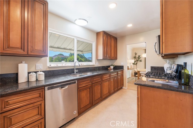 27945 Alvarez photo 40