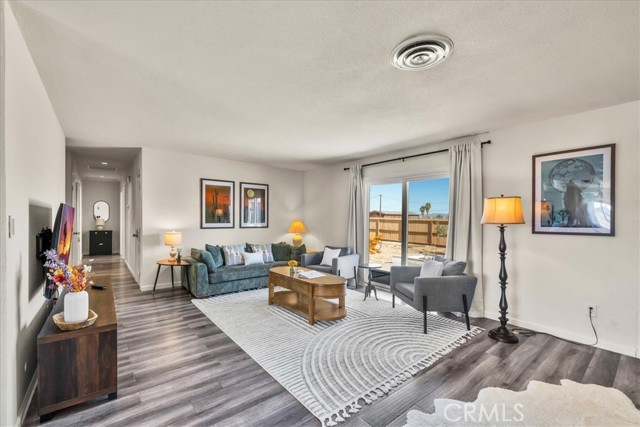 Detail Gallery Image 4 of 43 For 5837 La Luna Ave, Twentynine Palms,  CA 92277 - 3 Beds | 2 Baths