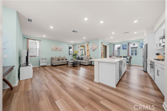 8254 Traveller Street, Chino CA: https://media.crmls.org/medias/89d194fa-0325-40ca-9926-9d55ae2c8c77.jpg