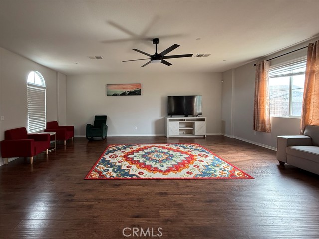 Detail Gallery Image 4 of 22 For 29325 Centerfield, Lake Elsinore,  CA 92530 - 4 Beds | 3 Baths