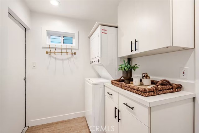 Detail Gallery Image 10 of 19 For 135 Turquoise, Newport Beach,  CA 92662 - 4 Beds | 2 Baths