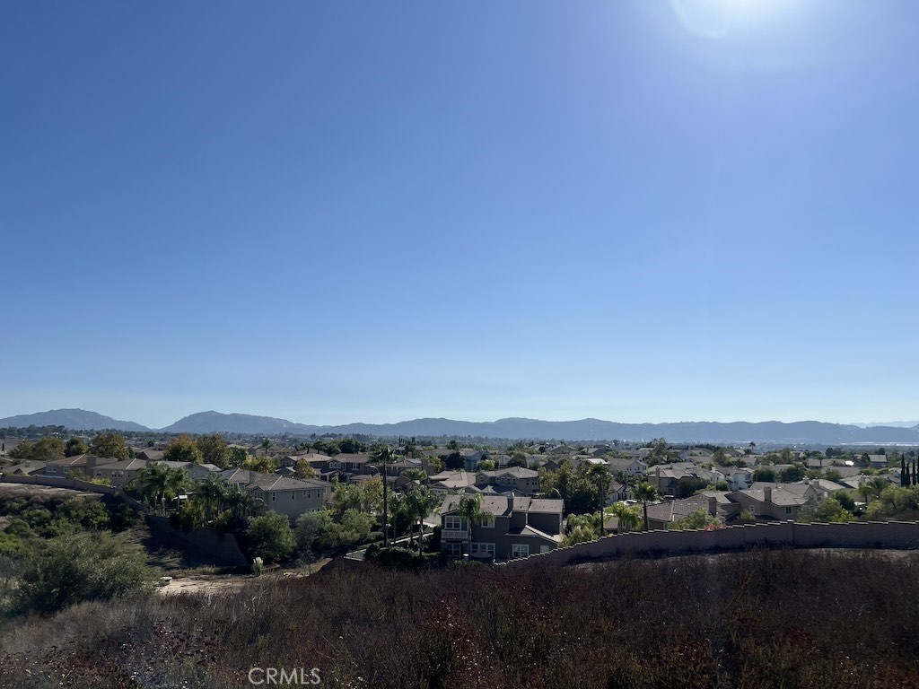 https://media.crmls.org/medias/89d49e1f-86d9-4e3e-a1f7-2a1a3982dfa5.jpg?preset=X-Large