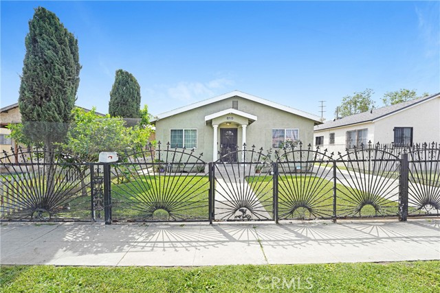 Detail Gallery Image 2 of 33 For 810 E 87th, Los Angeles,  CA 90002 - 4 Beds | 2 Baths