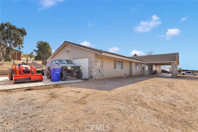 25733 Roundup Way, Apple Valley CA: https://media.crmls.org/medias/89d5f5a6-4b95-4ec5-9eee-0ef38d839d1a.jpg