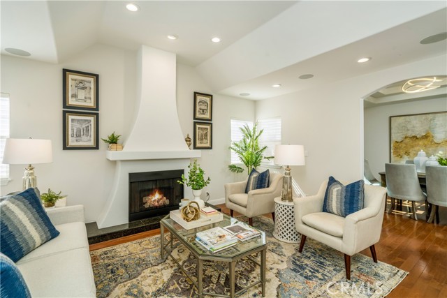 Detail Gallery Image 1 of 35 For 15229 Camarillo St, Sherman Oaks,  CA 91403 - 3 Beds | 2 Baths
