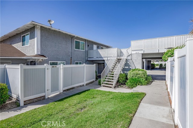 Detail Gallery Image 2 of 30 For 28036 Robin Ave, Saugus,  CA 91350 - 2 Beds | 1 Baths