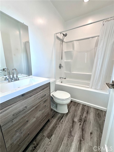 Detail Gallery Image 15 of 21 For 23442 Friar St, Woodland Hills,  CA 91367 - 4 Beds | 3 Baths