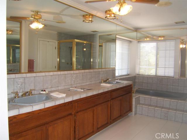 Detail Gallery Image 18 of 31 For 16342 Ridge View Dr, Apple Valley,  CA 92307 - 4 Beds | 2/1 Baths