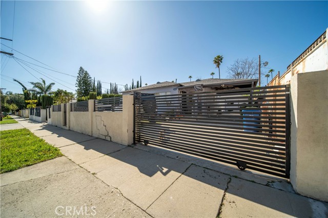 Detail Gallery Image 1 of 27 For 15625 La Mesa St, Sylmar,  CA 91342 - 2 Beds | 2 Baths