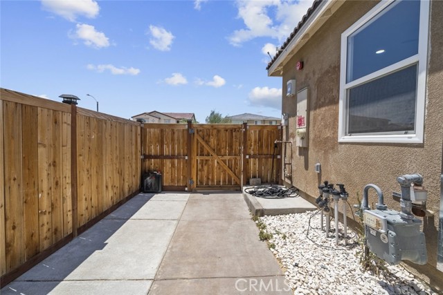 44124 51st W Street, Lancaster CA: https://media.crmls.org/medias/89d8bc1f-e310-4bd6-aa24-b1da10017c12.jpg