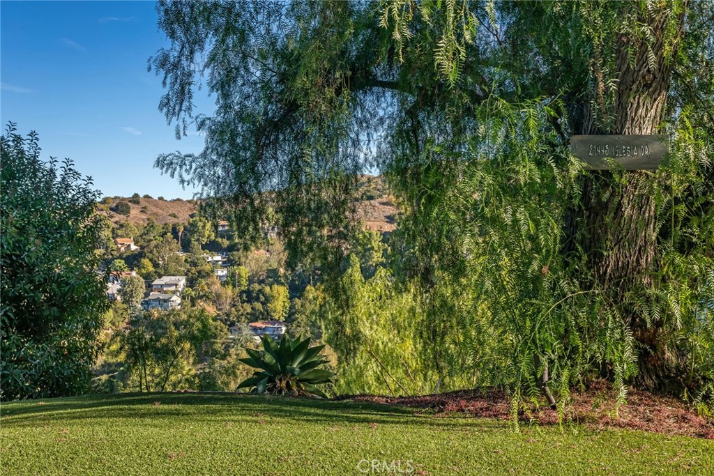 https://media.crmls.org/medias/89d8bf58-969f-47a2-b7ff-2d90478f3a36.jpg?preset=X-Large