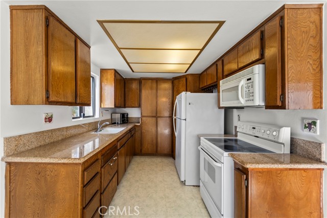 Detail Gallery Image 8 of 28 For 15000 Halldale Ave #101,  Gardena,  CA 90247 - 2 Beds | 2 Baths