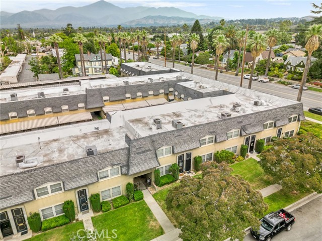 571 La Verne Street, Redlands CA: https://media.crmls.org/medias/89da3531-274d-49ee-b945-16265bf18c56.jpg