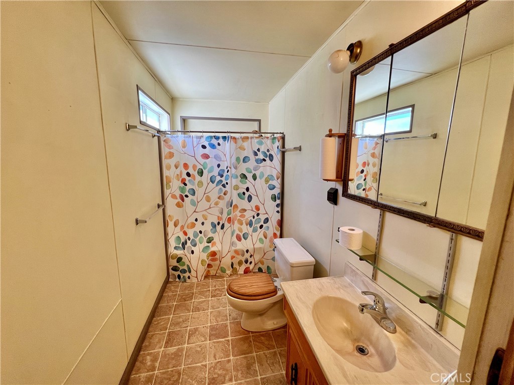 https://media.crmls.org/medias/89da9c7e-141d-4a77-b39c-c4432ff9e084.jpg?preset=X-Large